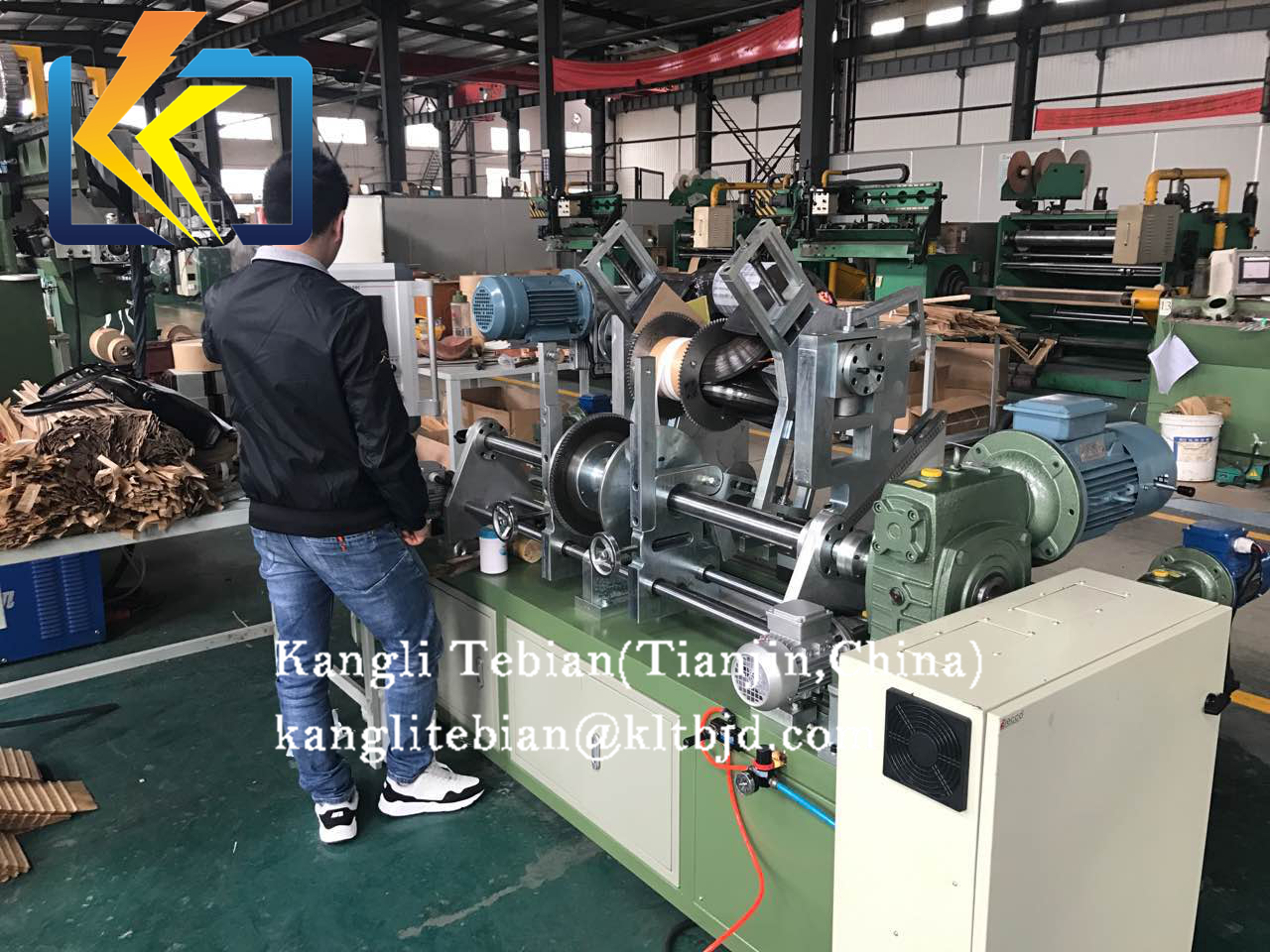Three-dimensional triangular core winding machine